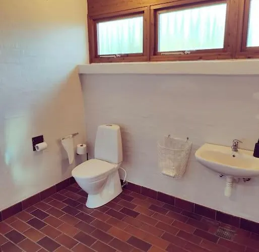 Comfortable 3- Bedroom With Free Parking Villa Roslev