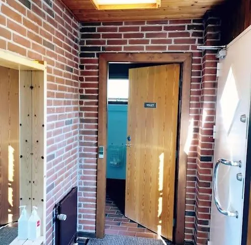 Comfortable 3- Bedroom With Free Parking Villa Roslev